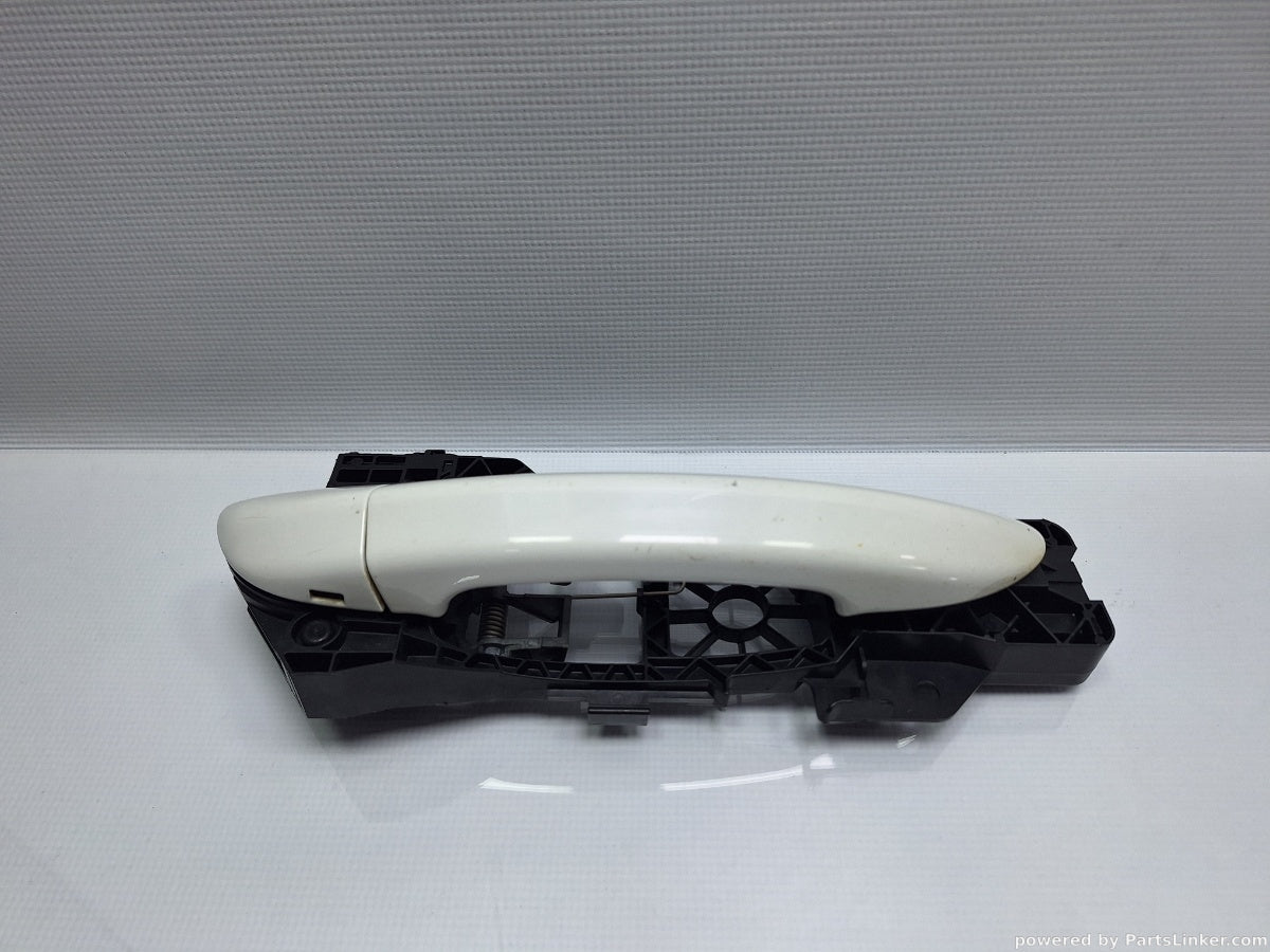 Maner exterior cu suport usa dreapta VOLKSWAGEN PASSAT (365) [ 2010 - 2014 ] 1.6 TDi BlueMotion (CAYC) 77KW|105HP 3C0837886J