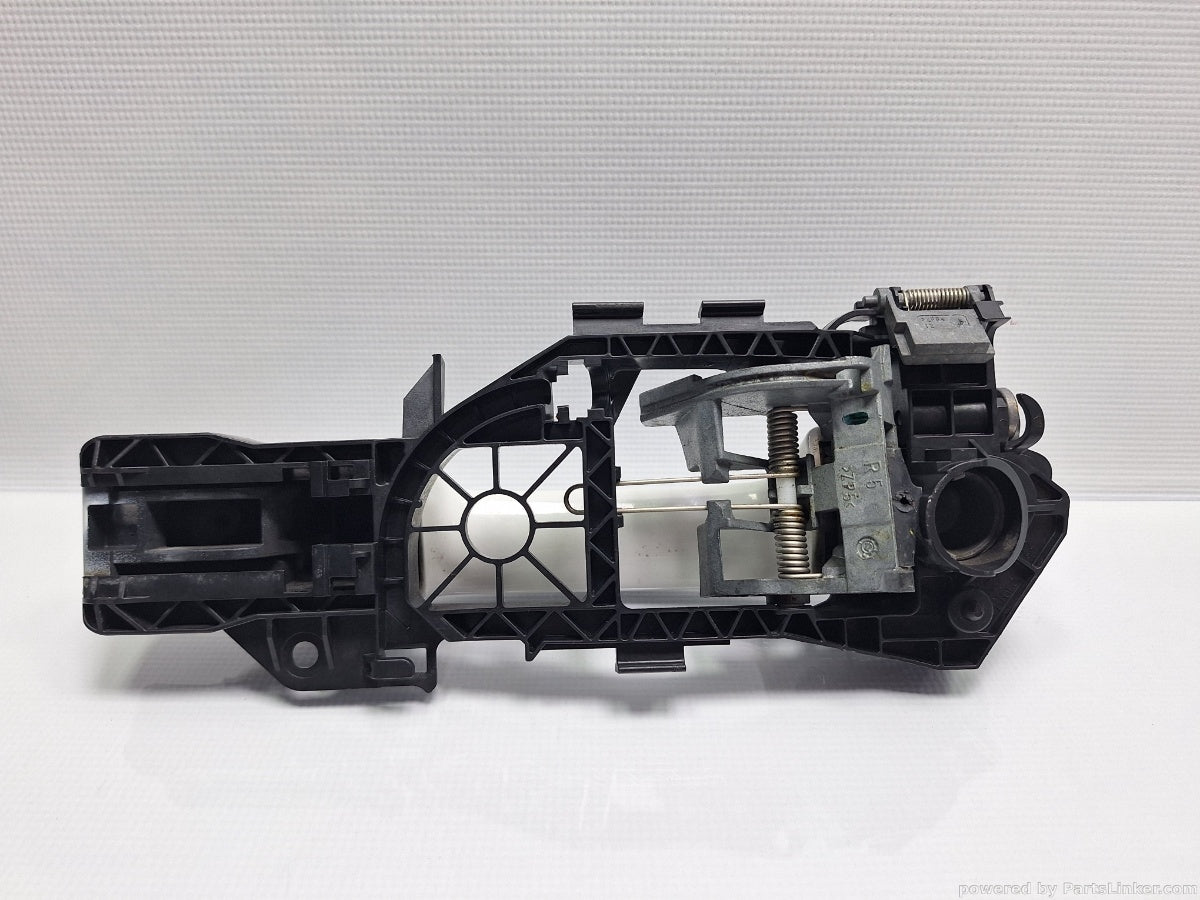 Maner exterior cu suport usa dreapta VOLKSWAGEN PASSAT (365) [ 2010 - 2014 ] 1.6 TDi BlueMotion (CAYC) 77KW|105HP 3C0837886J