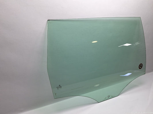 Geam dreapta spate VOLKSWAGEN PASSAT (365) [ 2010 - 2014 ] 1.6 TDi BlueMotion (CAYC) 77KW|105HP 3AF845026