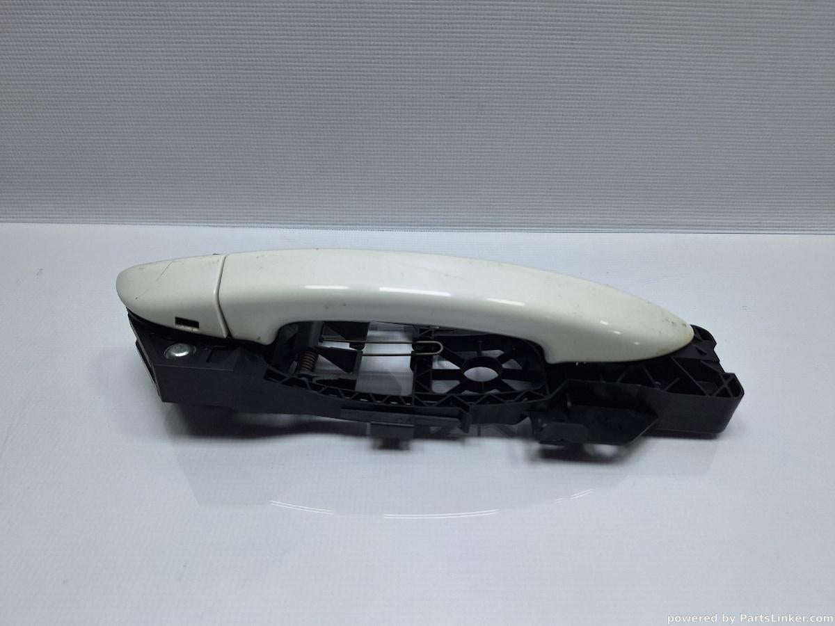 Maner exterior cu suport usa dreapta VOLKSWAGEN PASSAT (365) [ 2010 - 2014 ] 1.6 TDi BlueMotion (CAYC) 77KW|105HP OEM 3C0837886H