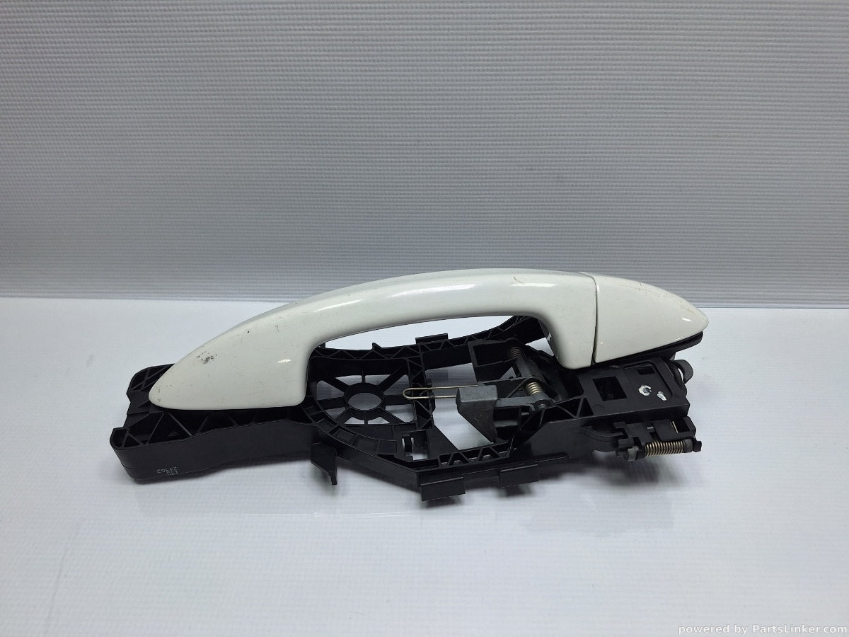 Maner exterior cu suport usa dreapta VOLKSWAGEN PASSAT (365) [ 2010 - 2014 ] 1.6 TDi BlueMotion (CAYC) 77KW|105HP 3C0837886H