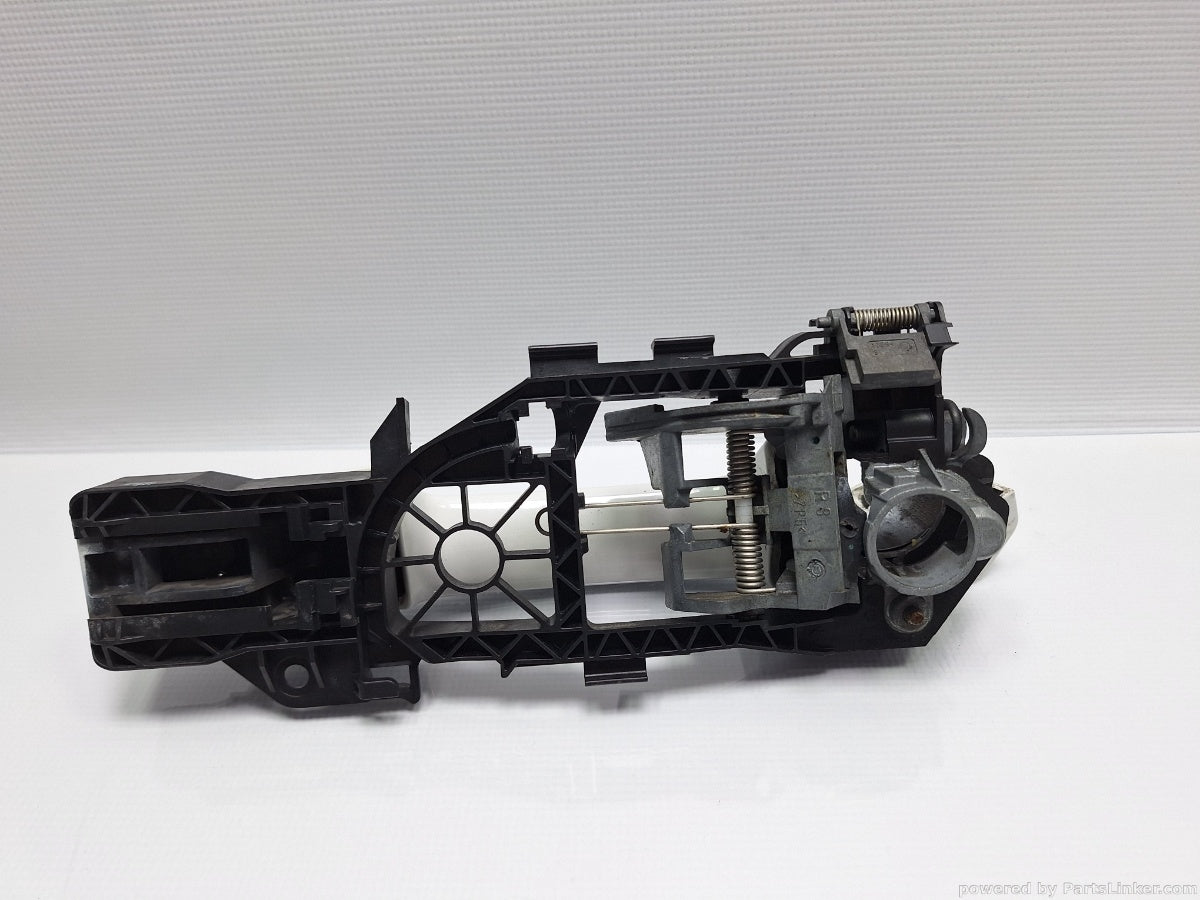 Maner exterior cu suport usa dreapta VOLKSWAGEN PASSAT (365) [ 2010 - 2014 ] 1.6 TDi BlueMotion (CAYC) 77KW|105HP 3C0837886H