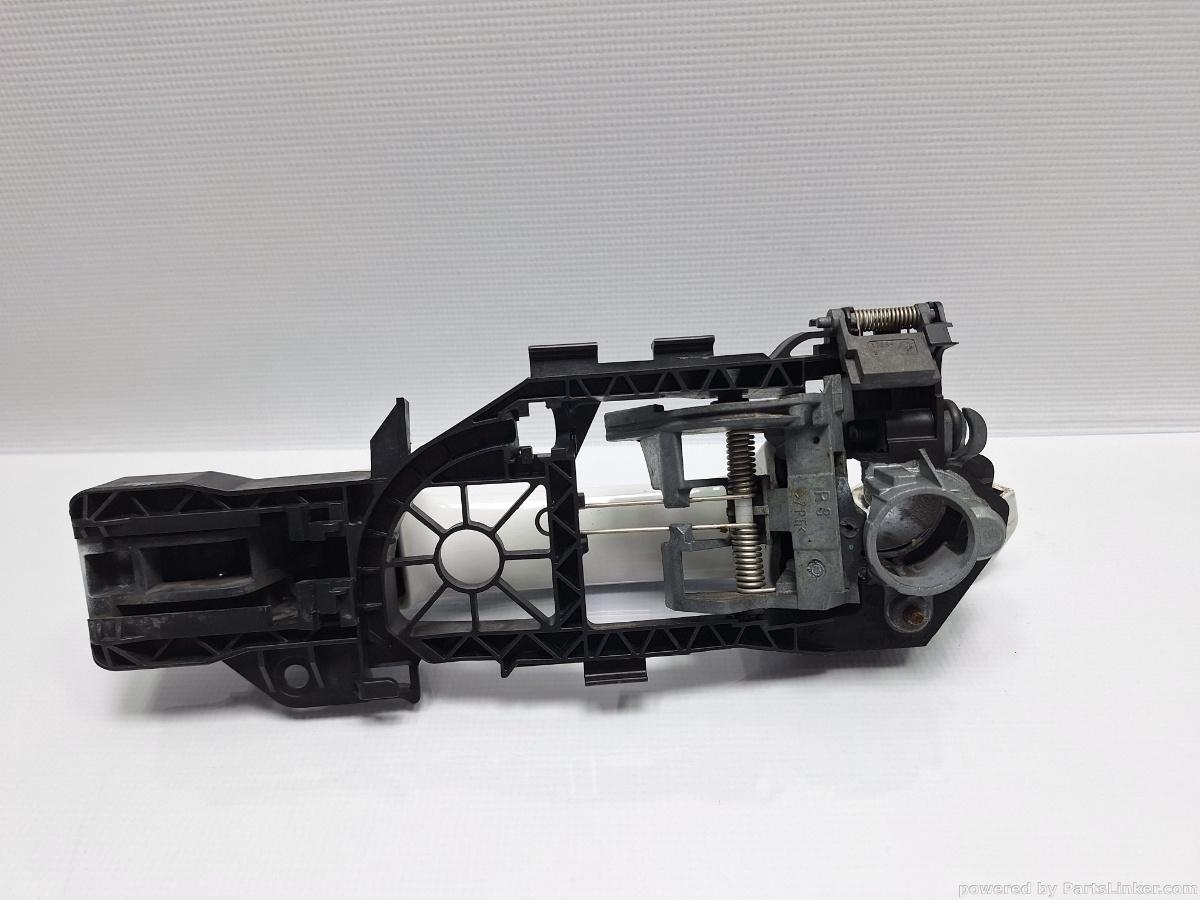 Maner exterior cu suport usa dreapta VOLKSWAGEN PASSAT (365) [ 2010 - 2014 ] 1.6 TDi BlueMotion (CAYC) 77KW|105HP OEM 3C0837886H