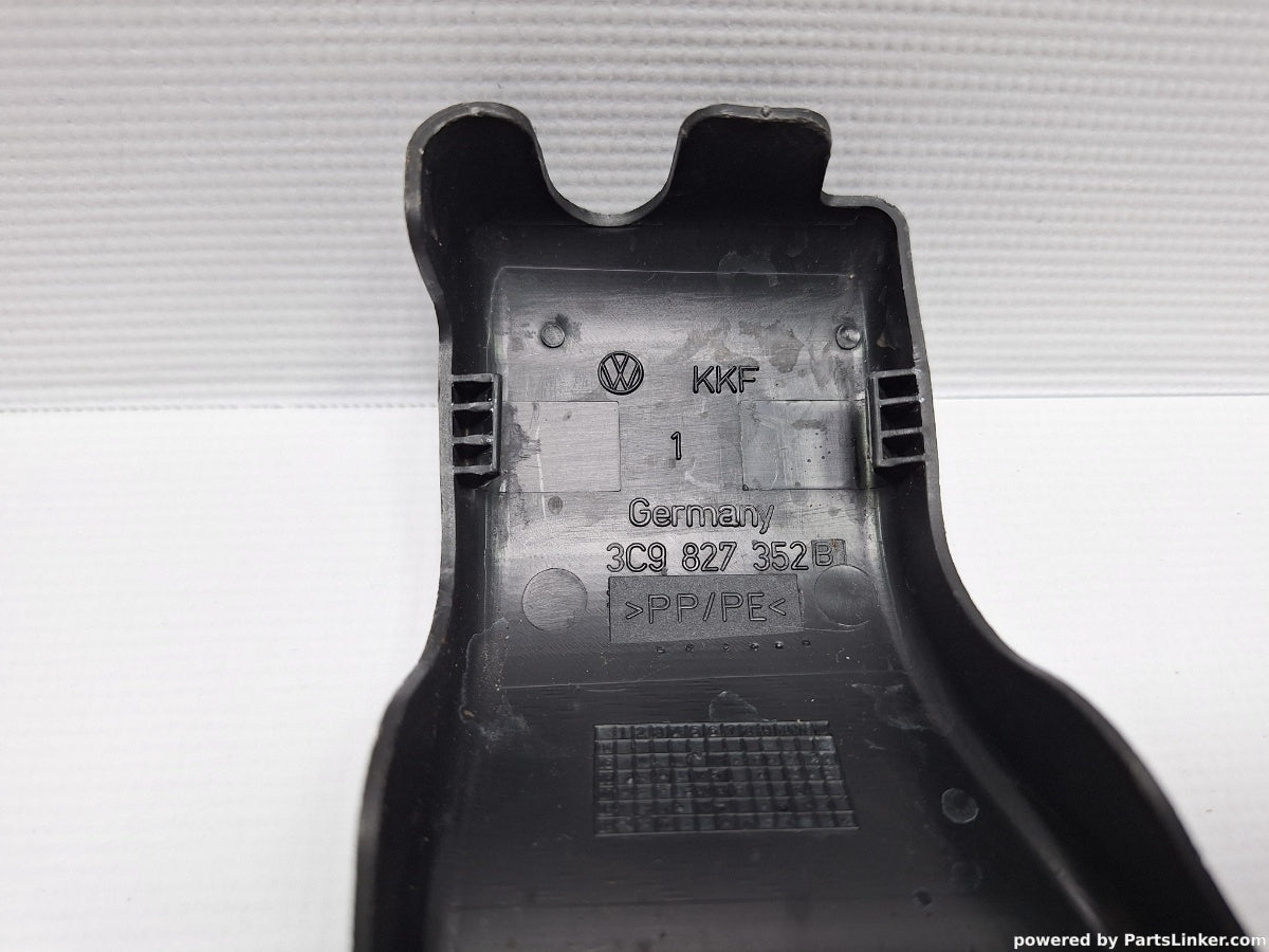 Capac balama haion dreapta VOLKSWAGEN PASSAT (365) [ 2010 - 2014 ] 1.6 TDi BlueMotion (CAYC) 77KW|105HP 3C9827352B