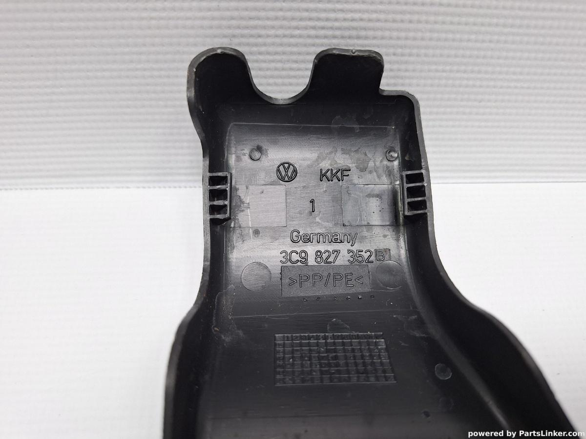 Capac balama haion dreapta VOLKSWAGEN PASSAT (365) [ 2010 - 2014 ] 1.6 TDi BlueMotion (CAYC) 77KW|105HP OEM 3C9827352B