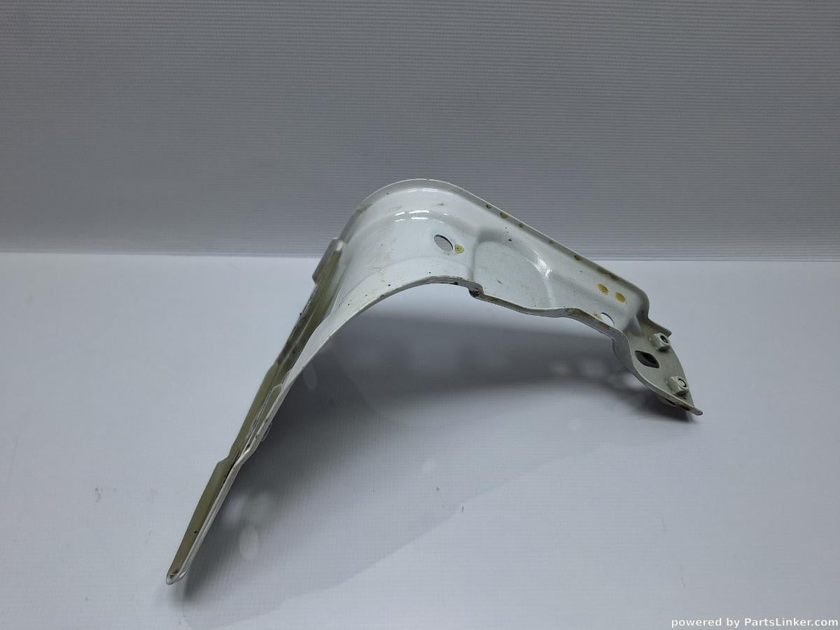 Suport aripa dreapta VOLKSWAGEN PASSAT (365) [ 2010 - 2014 ] 1.6 TDi BlueMotion (CAYC) 77KW|105HP OEM 3AA821142