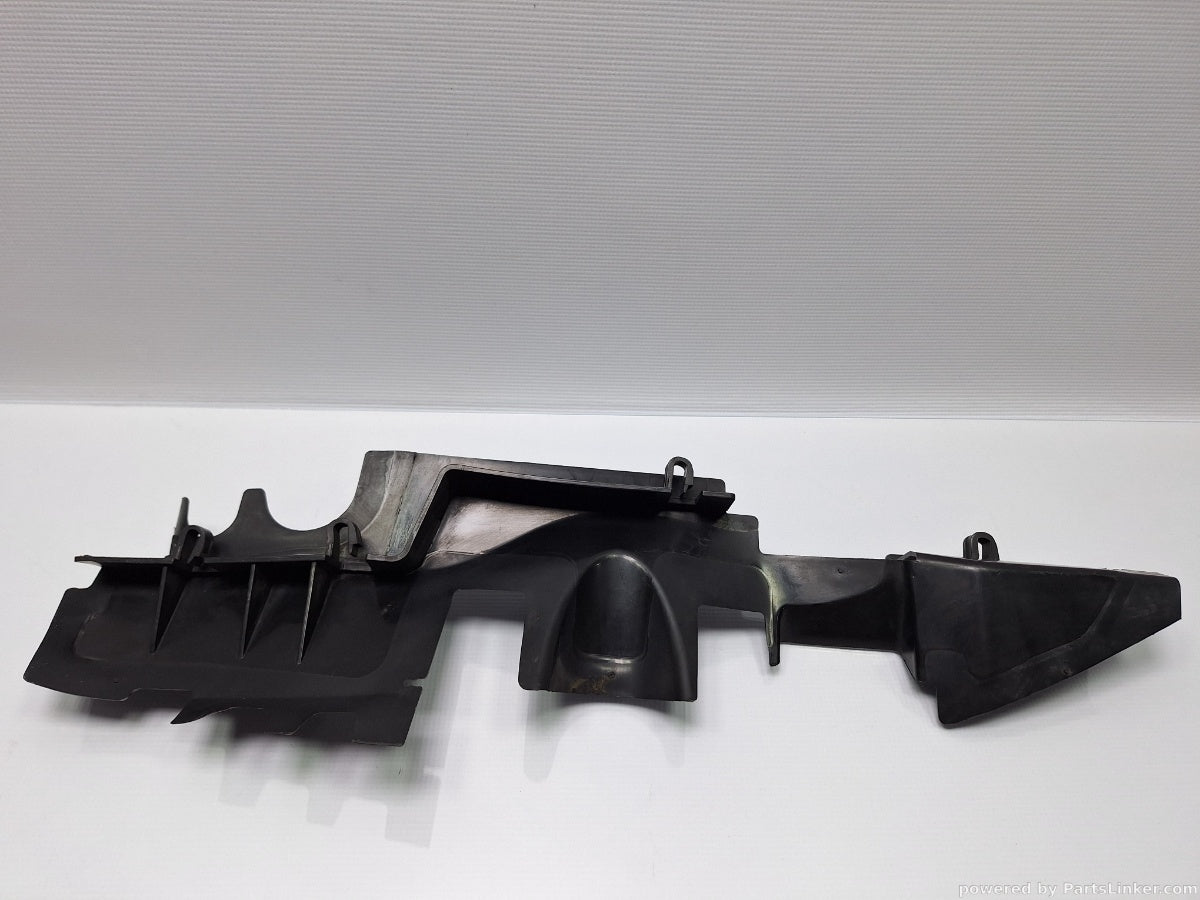 Deflector aer radiatoare dreapta VOLKSWAGEN PASSAT (365) [ 2010 - 2014 ] 1.6 TDi BlueMotion (CAYC) 77KW|105HP 3AA121284