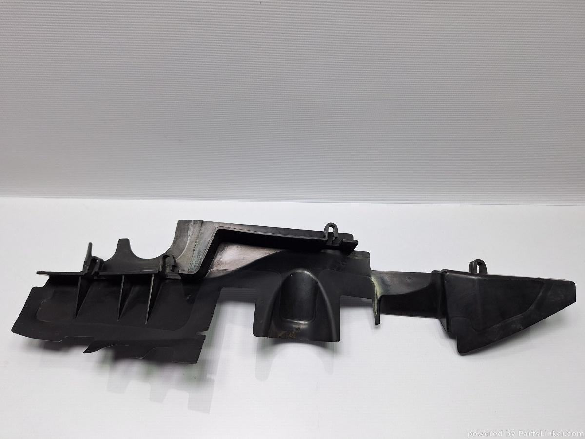 Deflector aer radiatoare dreapta VOLKSWAGEN PASSAT (365) [ 2010 - 2014 ] 1.6 TDi BlueMotion (CAYC) 77KW|105HP OEM 3AA121284
