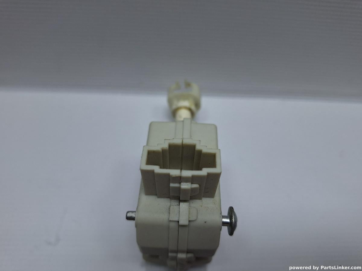 Actuator deschidere VOLKSWAGEN GOLF V (1K1) [ 2003 - 2009 ] TDI 16V (BKD) 103KW|140HP OEM 1K6810773