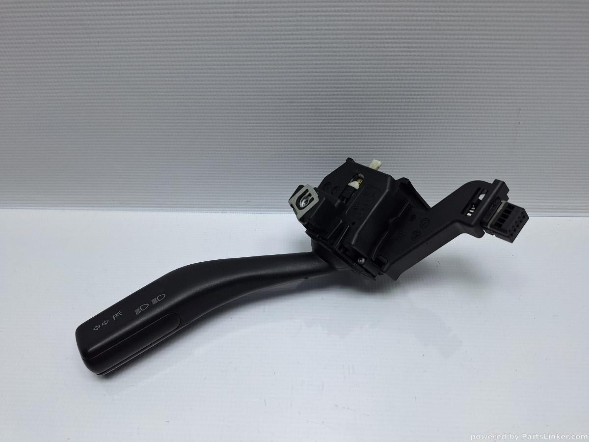 Maneta semnalizare VOLKSWAGEN GOLF V (1K1) [ 2003 - 2009 ] TDI 16V (BKD) 103KW|140HP OEM 1K0953513