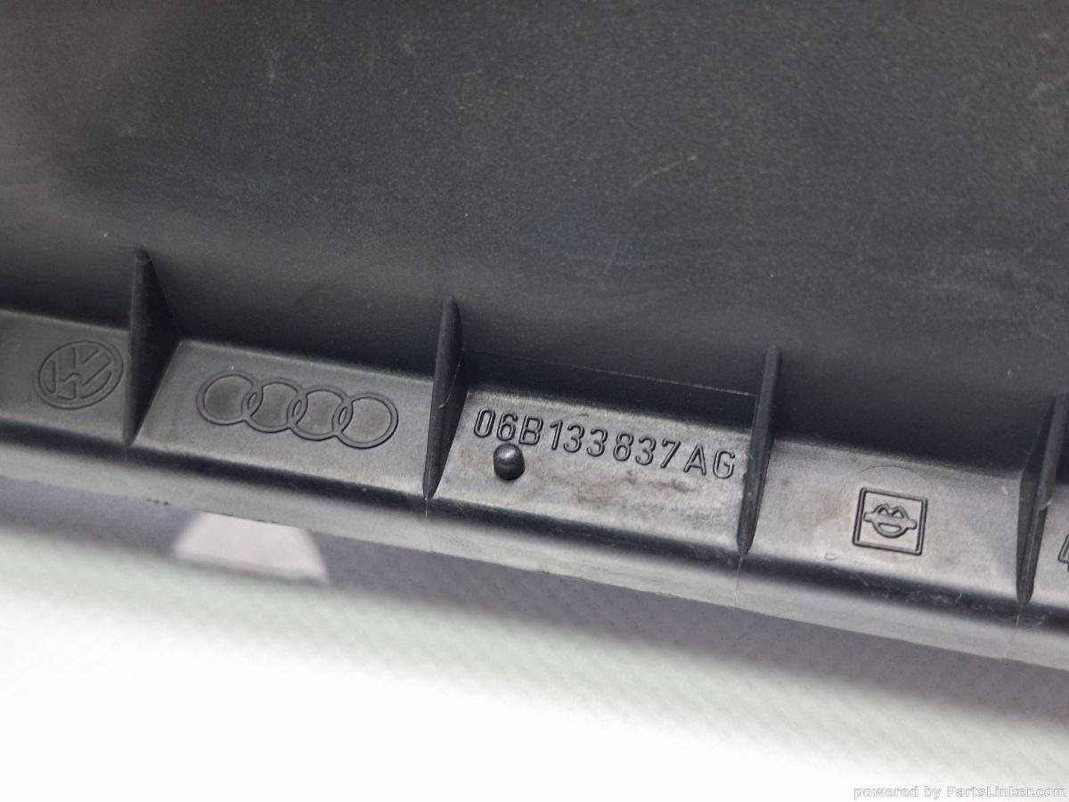 Capac carsa filtru aer AUDI A4 II (8E2, B6) [ 2000 - 2005 ] 2.0 (ALT) 96KW|130HP OEM 06B133837AG