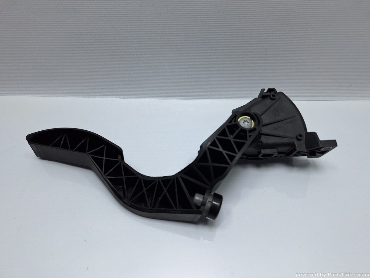 Pedala acceleratie AUDI A4 II (8E2, B6) [ 2000 - 2005 ] 2.0 (ALT) 96KW|130HP 8E1723523A