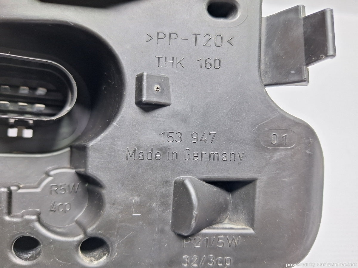 Soclu stop Stanga AUDI A4 II (8E2, B6) [ 2000 - 2005 ] 2.0 (ALT) 96KW|130HP HELLA 153947