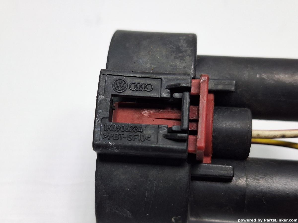 Conector electroventilaor racire VOLKSWAGEN GOLF V (1K1) [ 2003 - 2009 ] TDI (BKC, BLS, BXE) 77KW|105HP OEM 1K0906234