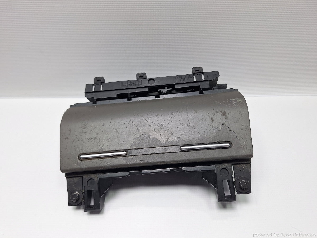 Scrumiera AUDI A4 II (8E2, B6) [ 2000 - 2005 ] 2.0 (ALT) 96KW|130HP 8E0857951F