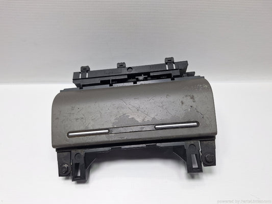 Scrumiera AUDI A4 II (8E2, B6) [ 2000 - 2005 ] 2.0 (ALT) 96KW|130HP 8E0857951F