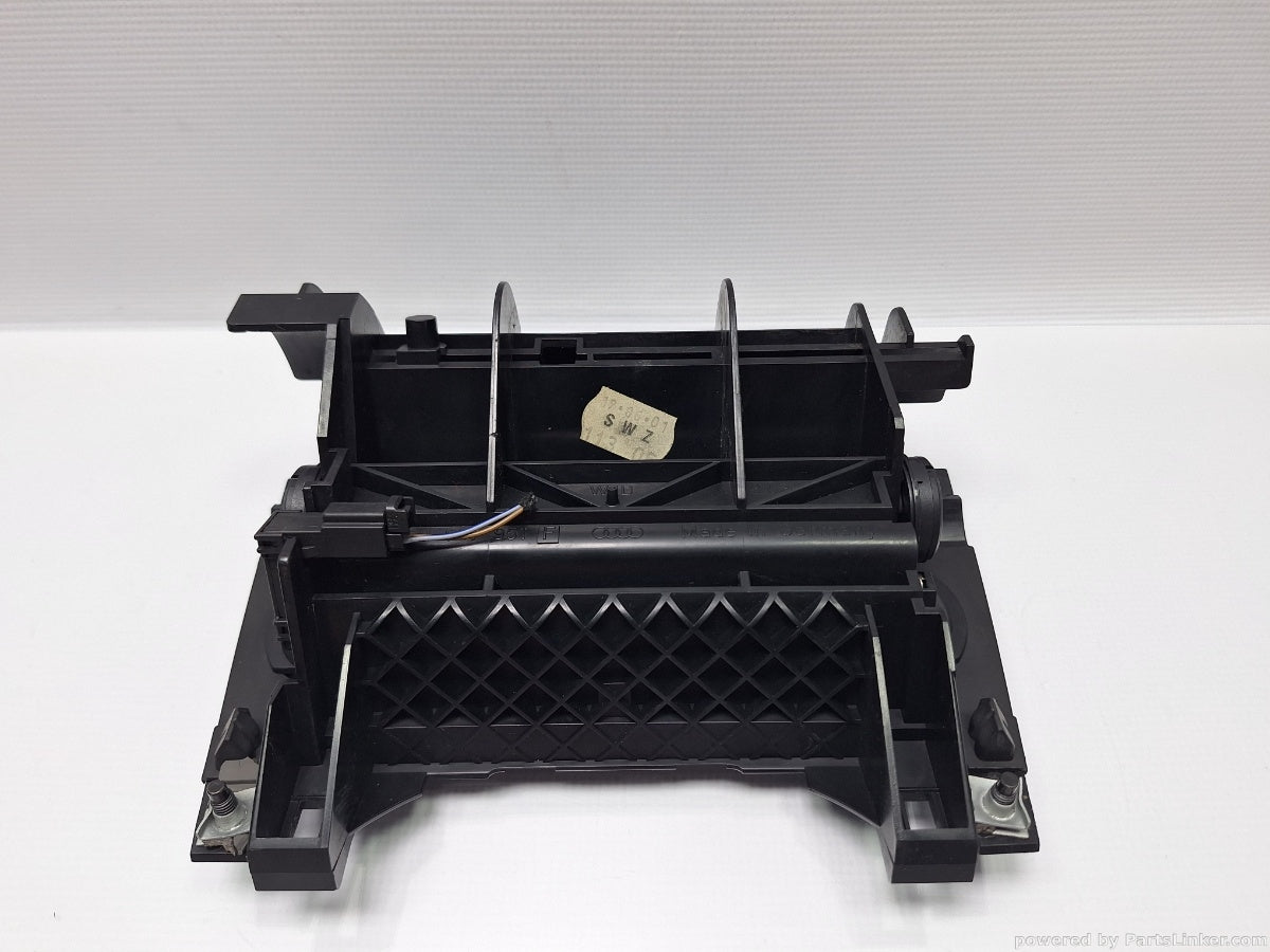 Scrumiera AUDI A4 II (8E2, B6) [ 2000 - 2005 ] 2.0 (ALT) 96KW|130HP 8E0857951F