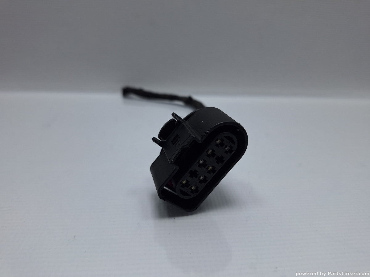 Conector far AUDI A4 II (8E2, B6) [ 2000 - 2005 ] 2.0 (ALT) 96KW|130HP 6R0973735