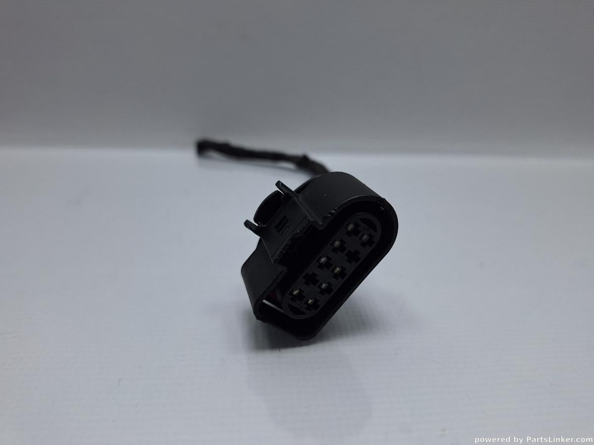 Conector far AUDI A4 II (8E2, B6) [ 2000 - 2005 ] 2.0 (ALT) 96KW|130HP OEM 6R0973735