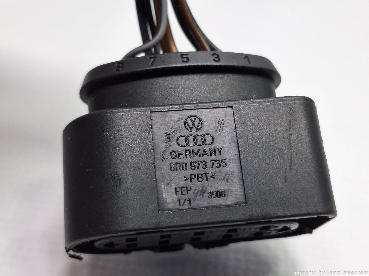 Conector far AUDI A4 II (8E2, B6) [ 2000 - 2005 ] 2.0 (ALT) 96KW|130HP 6R0973735