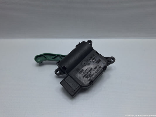 Motoras clapeta aeroterma AUDI A4 II (8E2, B6) [ 2000 - 2005 ] 2.0 (ALT) 96KW|130HP BOSCH 0132801303 8E1820511B