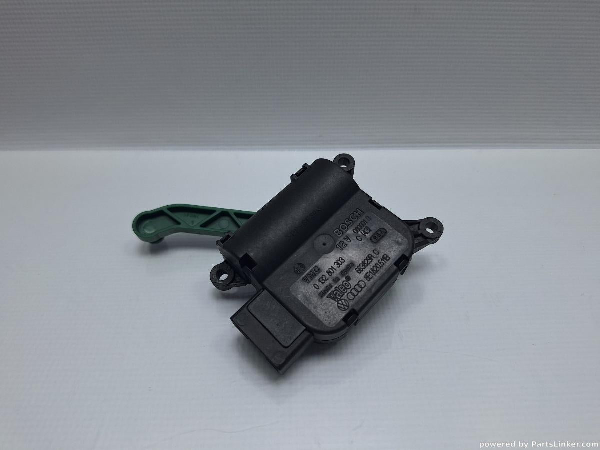 Motoras clapeta aeroterma AUDI A4 II (8E2, B6) [ 2000 - 2005 ] 2.0 (ALT) 96KW|130HP BOSCH 0132801303 OEM 8E1820511B