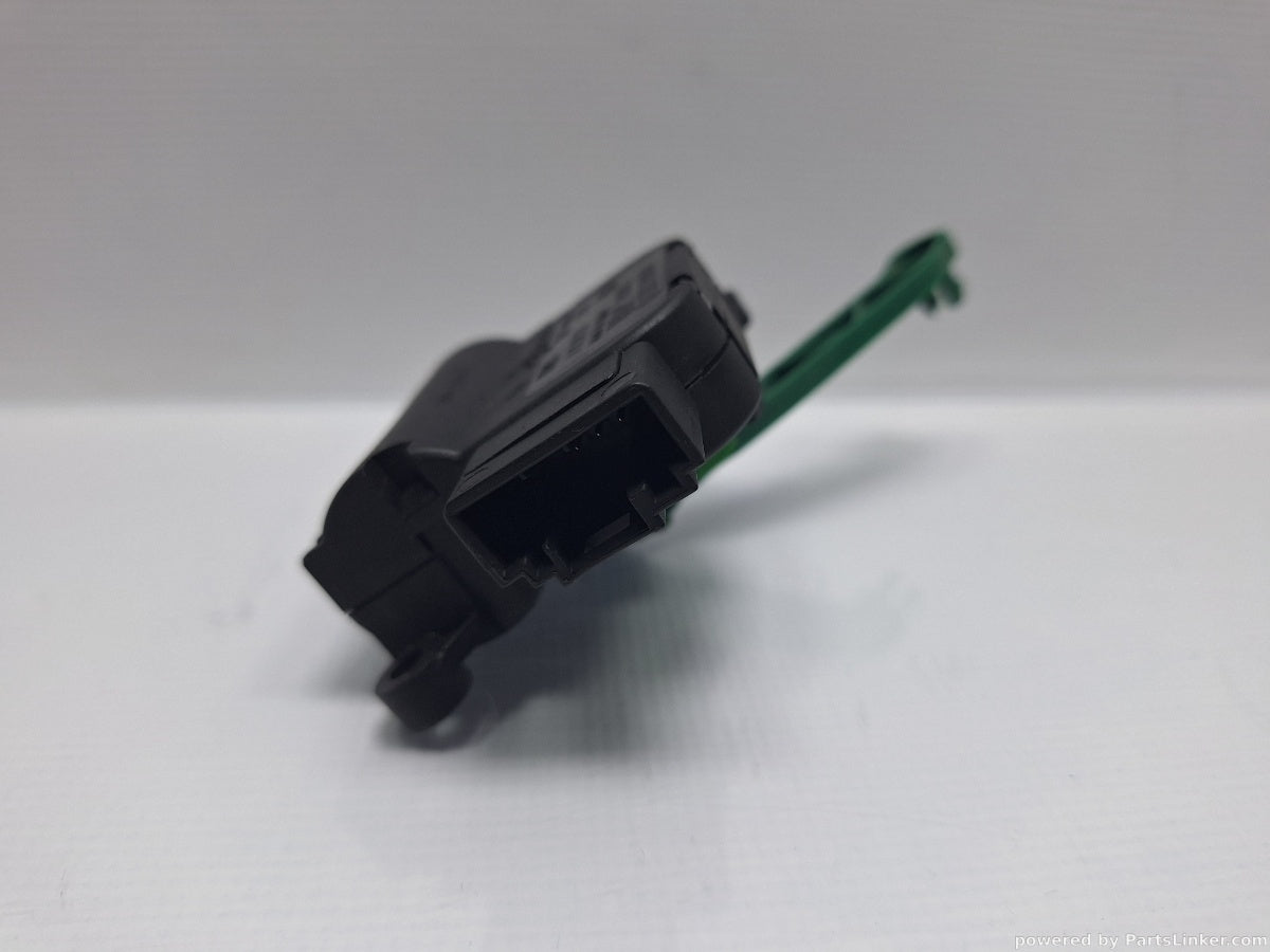 Motoras clapeta aeroterma AUDI A4 II (8E2, B6) [ 2000 - 2005 ] 2.0 (ALT) 96KW|130HP BOSCH 0132801303 8E1820511B