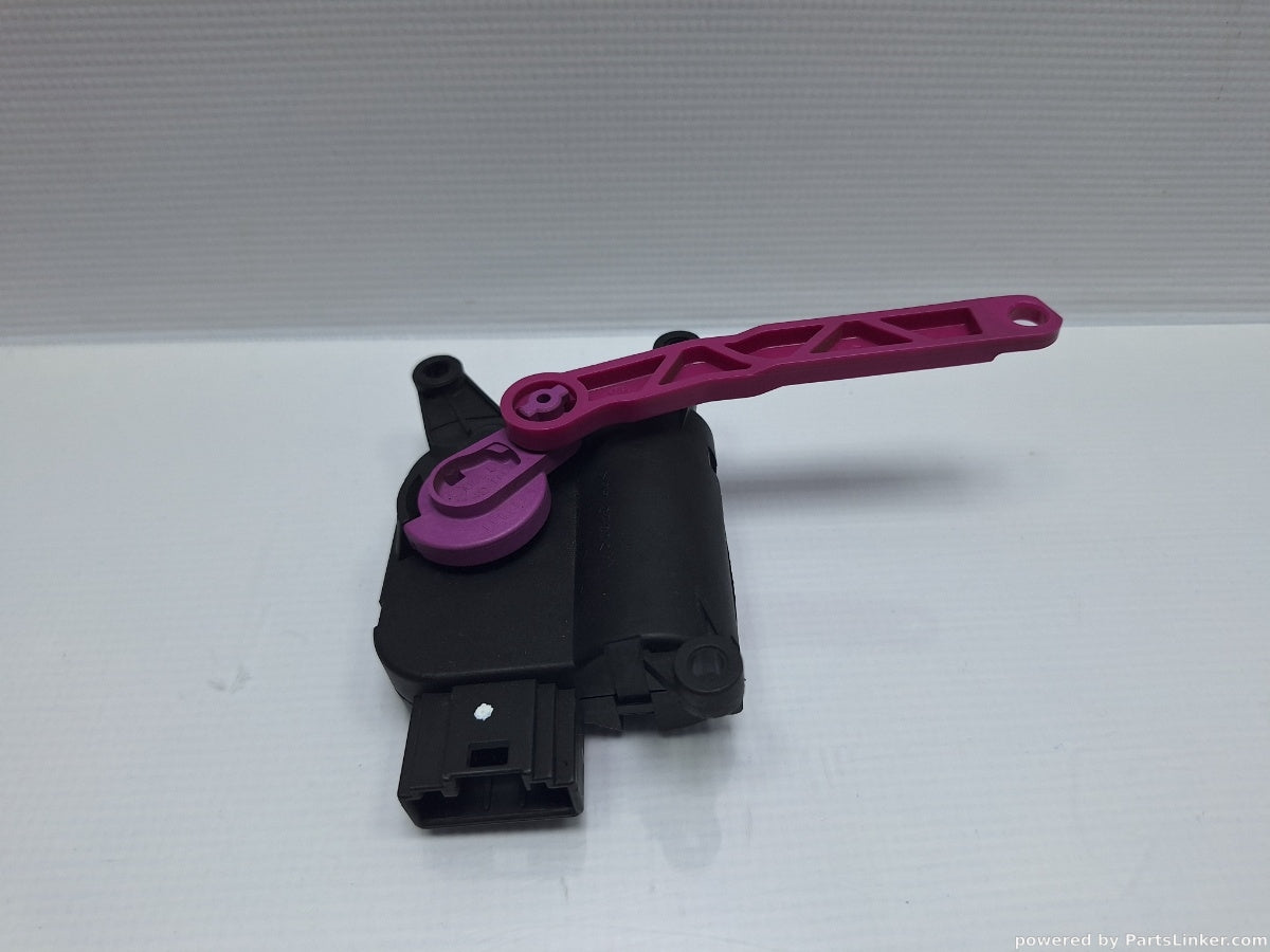 Motoras clapeta aeroterma AUDI A4 II (8E2, B6) [ 2000 - 2005 ] 2.0 (ALT) 96KW|130HP BOSCH 0132801300 8E1820511A