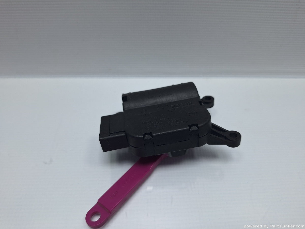 Motoras clapeta aeroterma AUDI A4 II (8E2, B6) [ 2000 - 2005 ] 2.0 (ALT) 96KW|130HP BOSCH 0132801300 8E1820511A