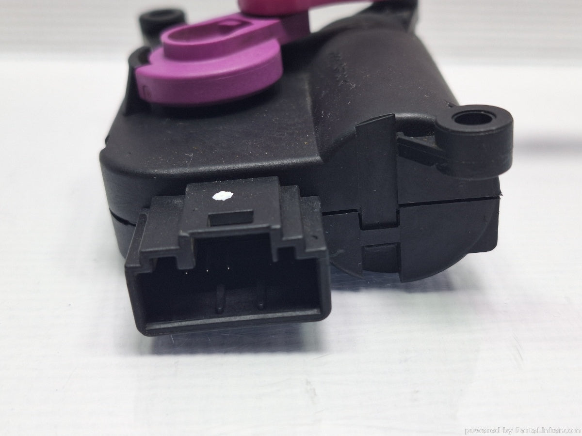 Motoras clapeta aeroterma AUDI A4 II (8E2, B6) [ 2000 - 2005 ] 2.0 (ALT) 96KW|130HP BOSCH 0132801300 8E1820511A