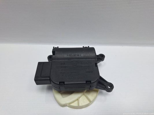 Motoras clapeta aeroterma AUDI A4 II (8E2, B6) [ 2000 - 2005 ] 2.0 (ALT) 96KW|130HP BOSCH 0132801302 OEM 8E1820511C