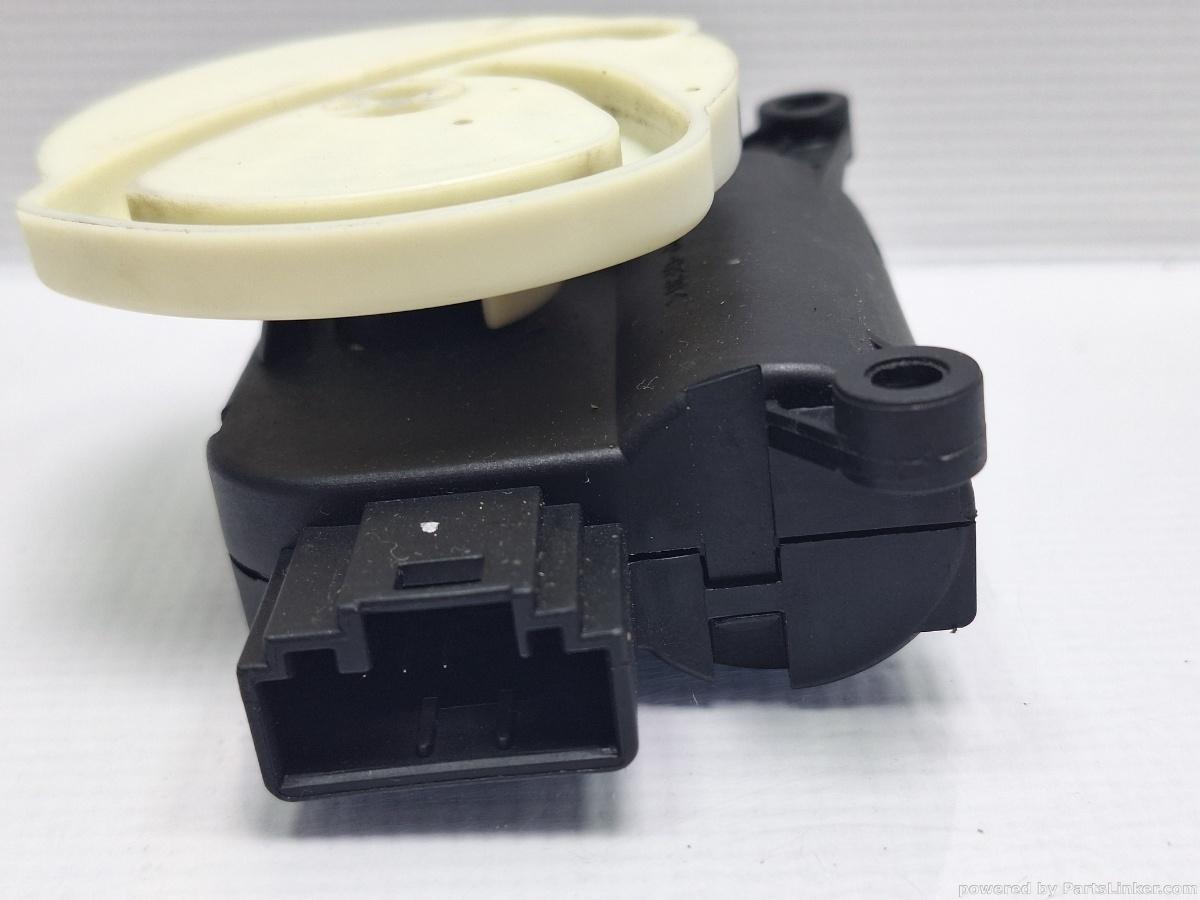 Motoras clapeta aeroterma AUDI A4 II 8E2, B6 2000 - 2005 2.0 ALT BOSCH 0132801302 8E1820511C