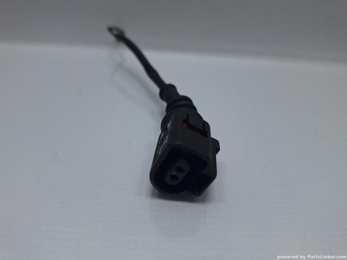 Mufa/conector 2 pini AUDI A4 II (8E2, B6) [ 2000 - 2005 ] 2.0 (ALT) 96KW|130HP OEM 1J0 973 702