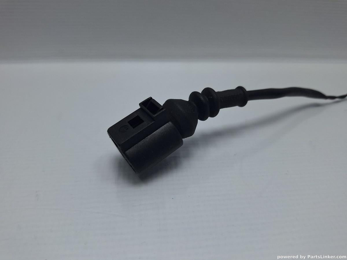 Mufa/conector 2 pini AUDI A4 II (8E2, B6) [ 2000 - 2005 ] 2.0 (ALT) 96KW|130HP OEM 1J0 973 702