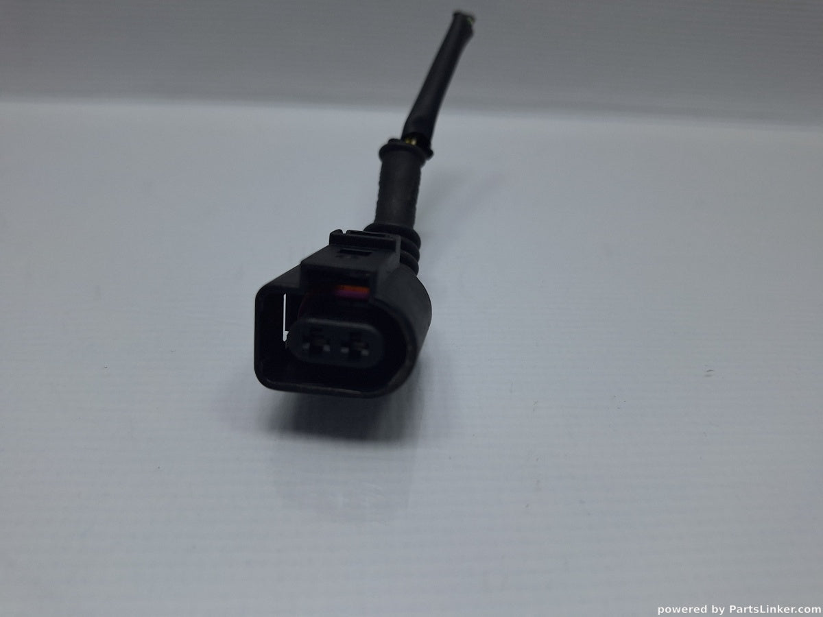 Mufa / conector 2 pini AUDI A4 II (8E2, B6) [ 2000 - 2005 ] 2.0 (ALT) 96KW|130HP 1J0973722