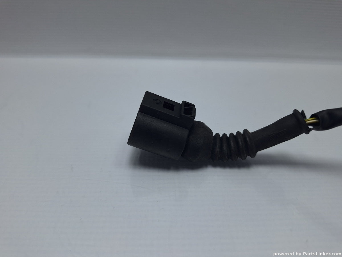 Mufa / conector 2 pini AUDI A4 II (8E2, B6) [ 2000 - 2005 ] 2.0 (ALT) 96KW|130HP 1J0973722