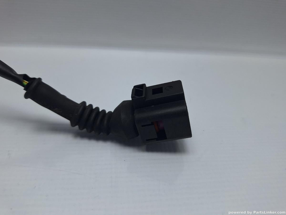 Mufa / conector 2 pini AUDI A4 II (8E2, B6) [ 2000 - 2005 ] 2.0 (ALT) 96KW|130HP OEM 1J0973722