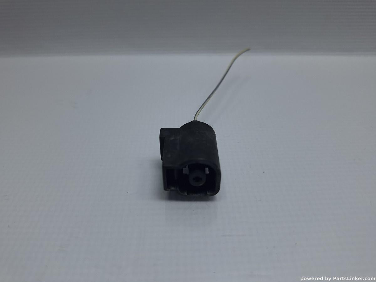 Mufa / conector 1 pin AUDI A4 II (8E2, B6) [ 2000 - 2005 ] 2.0 (ALT) 96KW|130HP OEM 1J0973701
