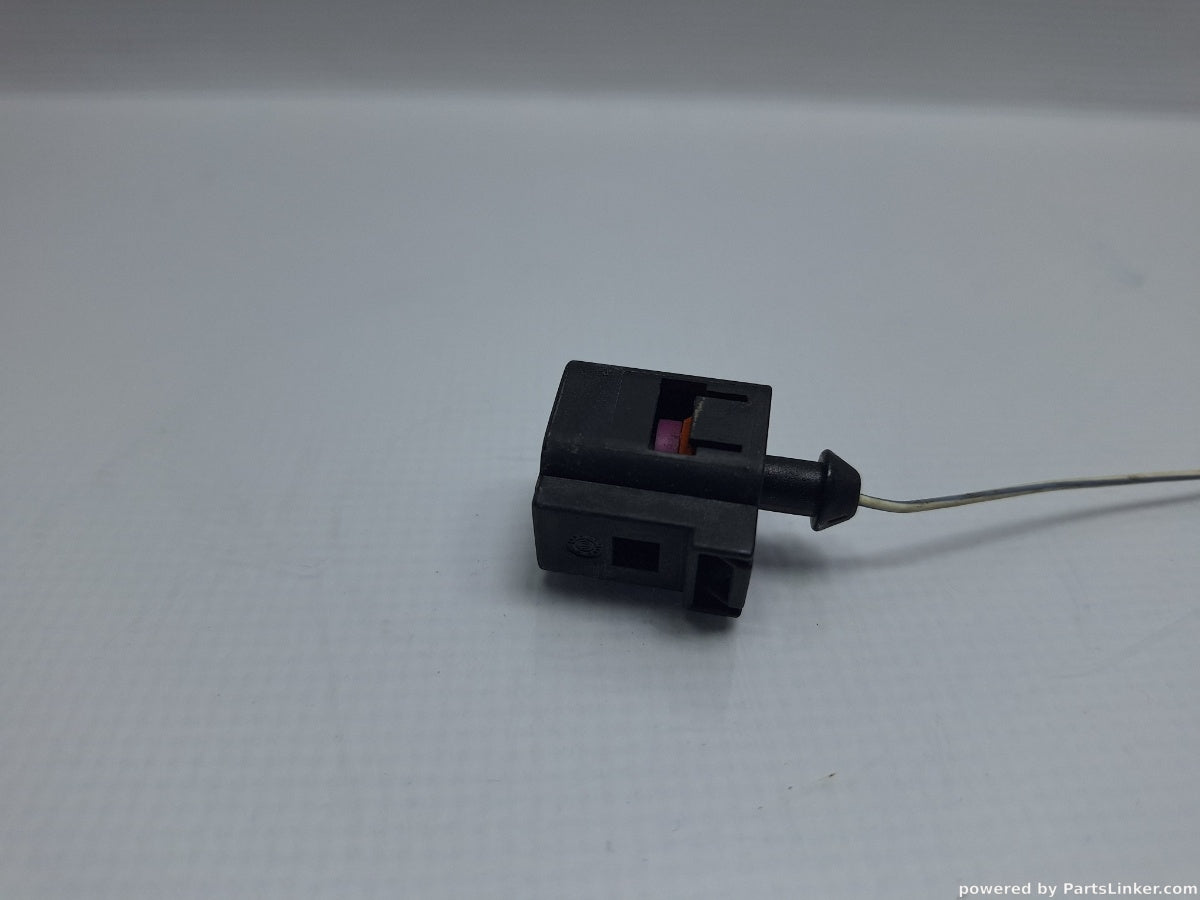 Mufa / conector 1 pin AUDI A4 II (8E2, B6) [ 2000 - 2005 ] 2.0 (ALT) 96KW|130HP 1J0973701