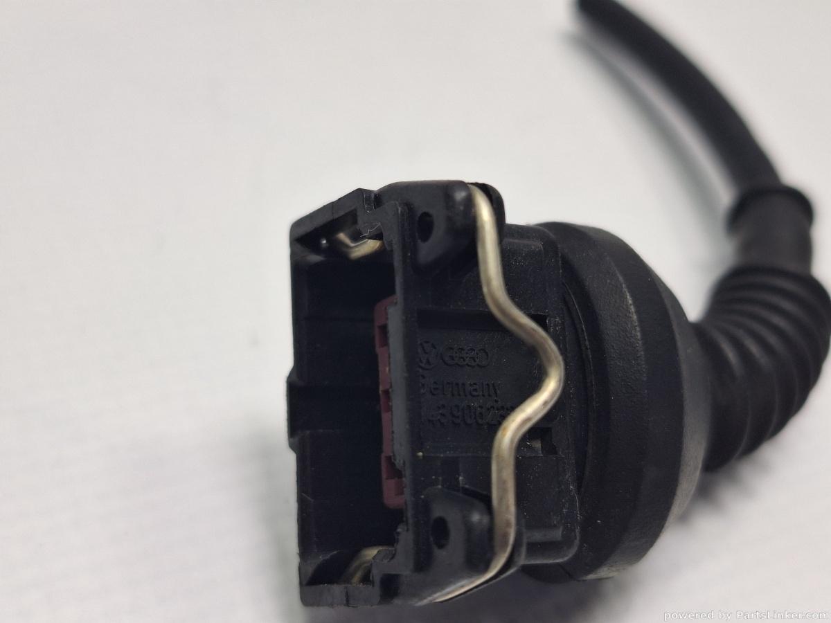 Mufa/conector 3 pini AUDI A4 II (8E2, B6) [ 2000 - 2005 ] 2.0 (ALT) 96KW|130HP OEM 443906233