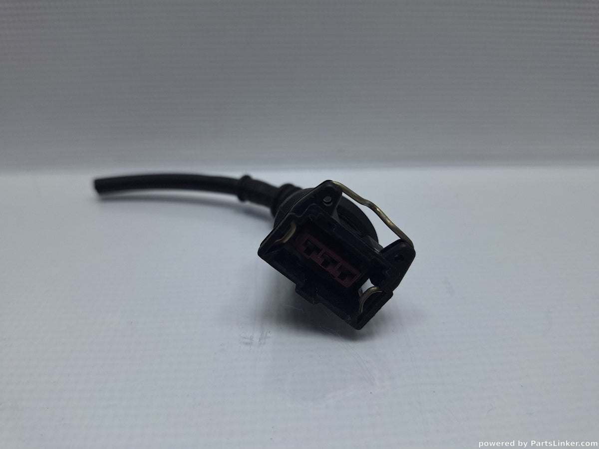 Mufa/conector 3 pini AUDI A4 II (8E2, B6) [ 2000 - 2005 ] 2.0 (ALT) 96KW|130HP 443906233
