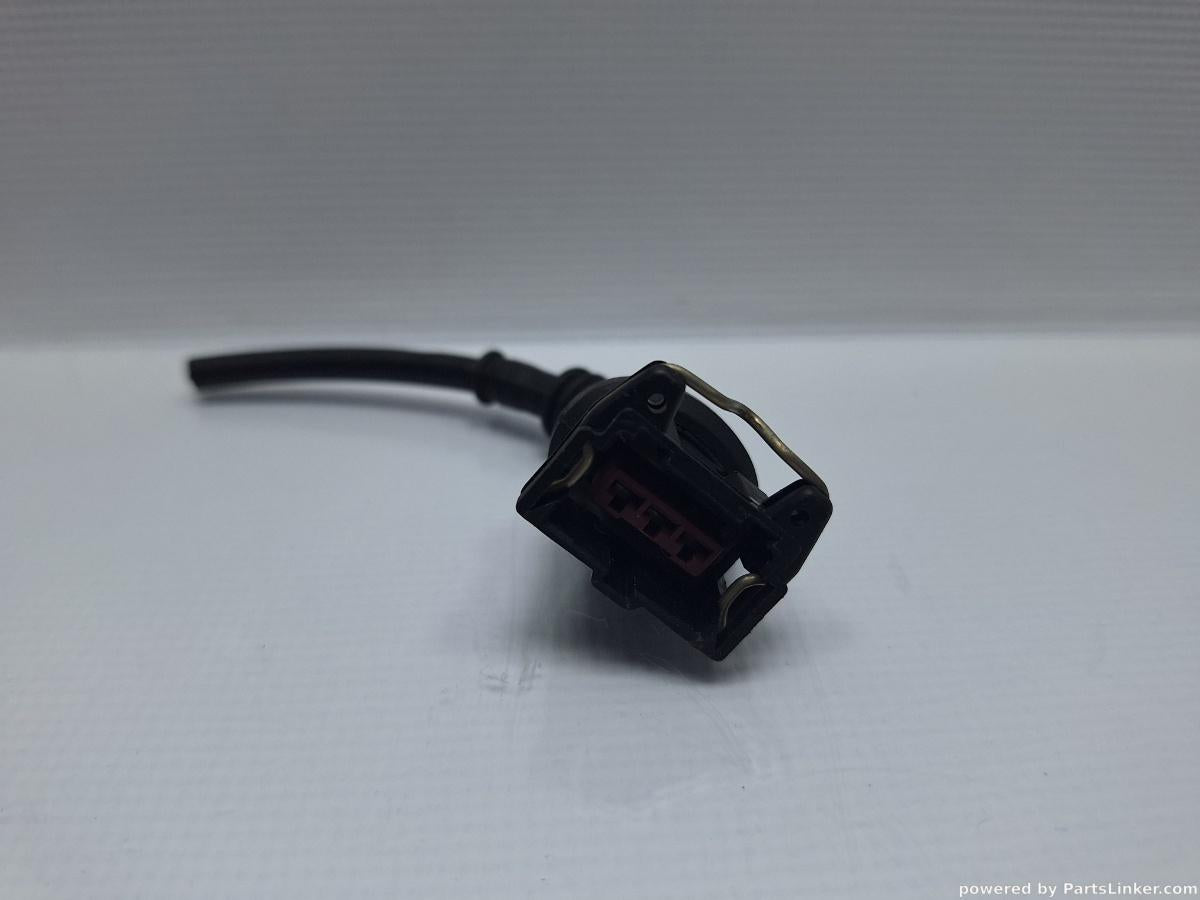 Mufa/conector 3 pini AUDI A4 II (8E2, B6) [ 2000 - 2005 ] 2.0 (ALT) 96KW|130HP OEM 443906233