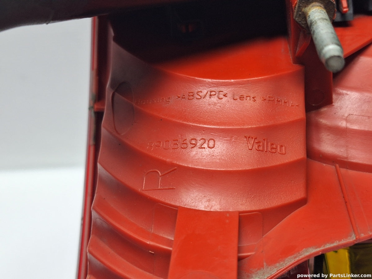 Stop aripa dreapta AUDI A6 III Avant (4F5, C6) [ 2005 - 2011 ] TDI (BLB, BRE) 103KW|140HP Valeo 89036920