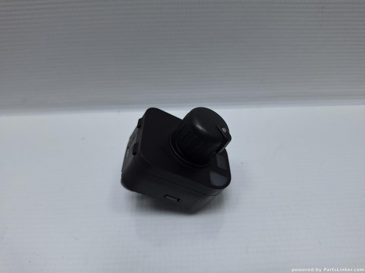 Buton reglaj oglinzi AUDI A6 III Avant (4F5, C6) [ 2005 - 2011 ] TDI (BLB, BRE) 103KW|140HP OEM 8E0959565