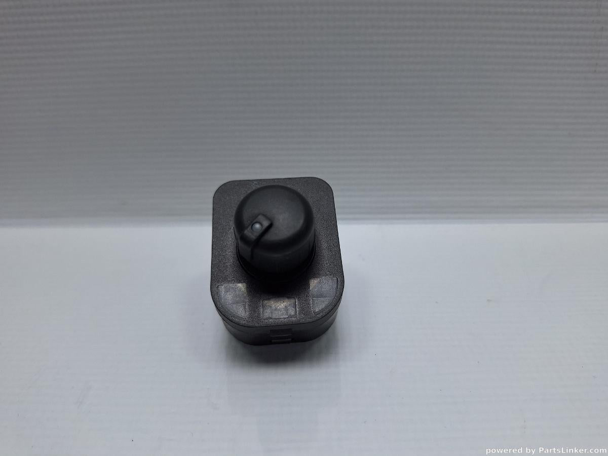 Buton reglaj oglinzi AUDI A6 III Avant (4F5, C6) [ 2005 - 2011 ] TDI (BLB, BRE) 103KW|140HP OEM 8E0959565