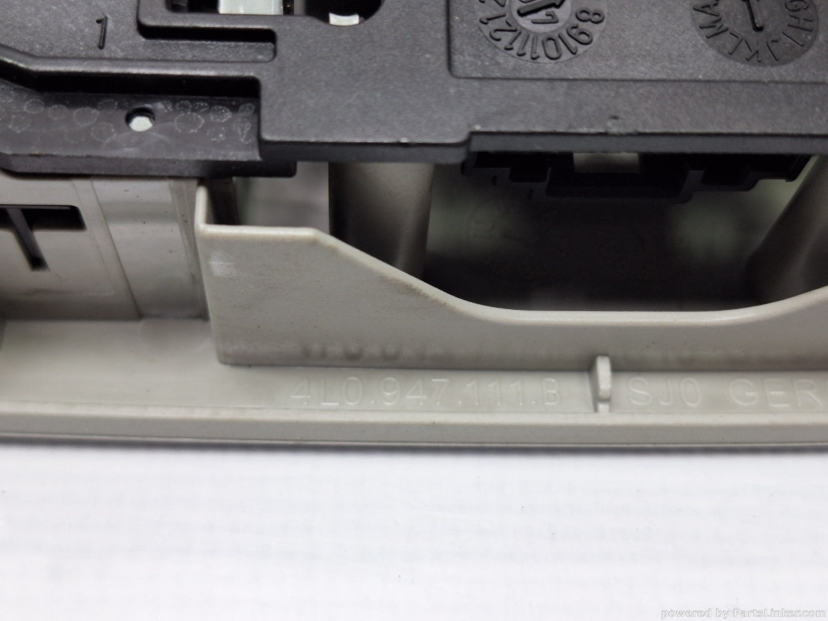 Lampa plafon AUDI A6 III Avant (4F5, C6) [ 2005 - 2011 ] TDI (BLB, BRE) 103KW|140HP 4L0947111B