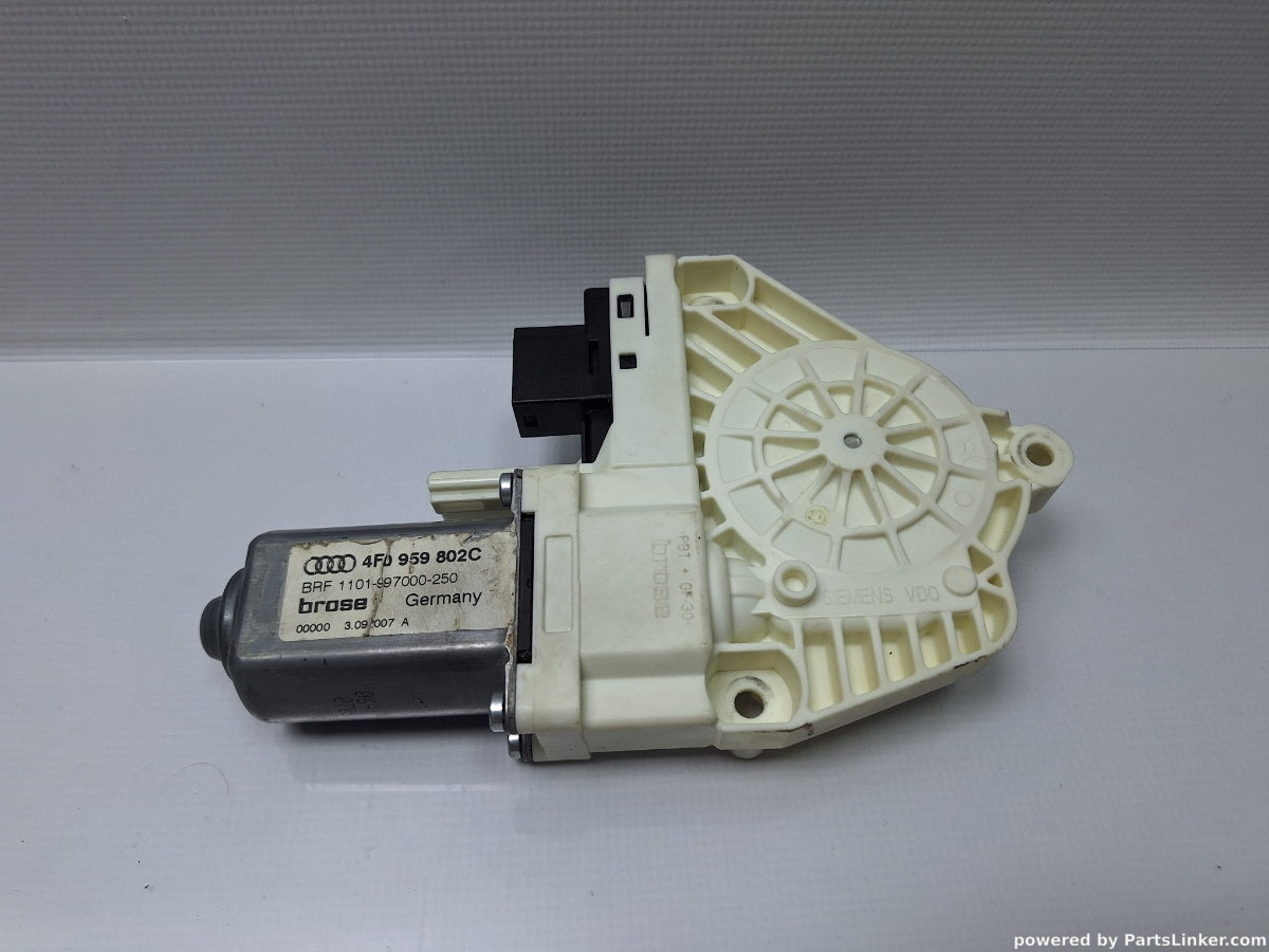 Motoras macara geam dreapta fata AUDI A6 III Avant (4F5, C6) [ 2005 - 2011 ] TDI (BLB, BRE) 103KW|140HP 4F0959802C