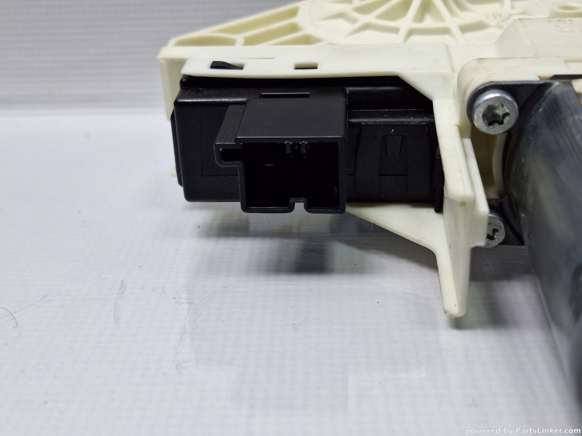 Motoras macara geam dreapta fata AUDI A6 III Avant (4F5, C6) [ 2005 - 2011 ] TDI (BLB, BRE) 103KW|140HP 4F0959802C