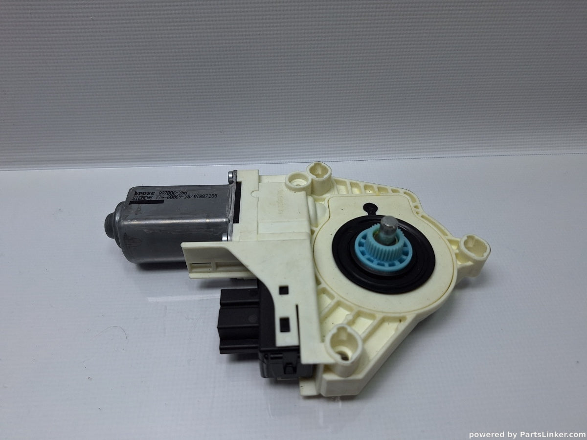 Motoras macara geam dreapta fata AUDI A6 III Avant (4F5, C6) [ 2005 - 2011 ] TDI (BLB, BRE) 103KW|140HP 4F0959802C