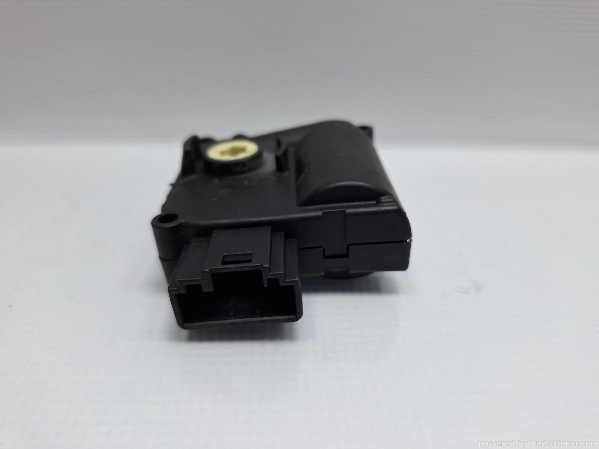 Motoras clapeta aeroterma AUDI A6 III Avant (4F5, C6) [ 2005 - 2011 ] TDI (BLB, BRE) 103KW|140HP BOSCH 0132801359 4F0820511B